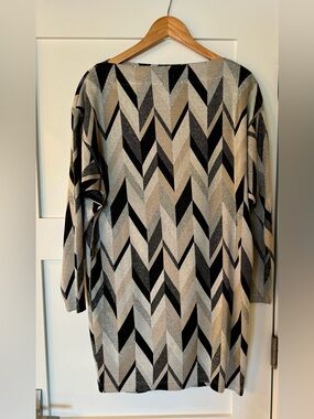 Artistic Trina Turk Black, Silver & Gold Chevron Pattern Dress